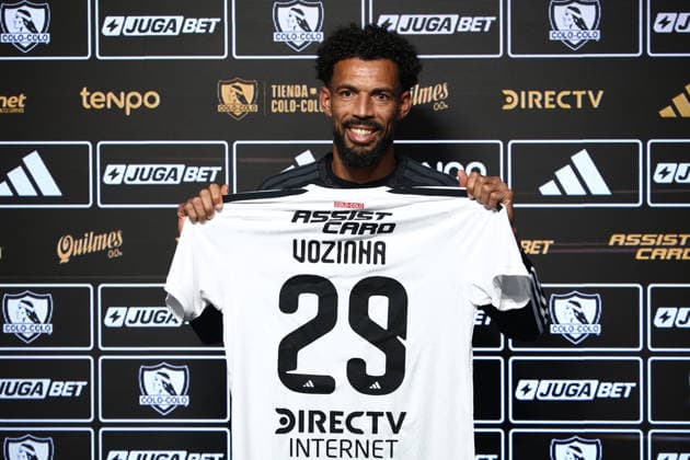 Colo-Colo officially presents Vozinha as New Goalkeeper SANTIAGO, CHILE - AUGUST 4: Cape Verdean goalkeeper Josimar Jose Evora Dias, Vozinha , reacts during his presentation as a new player for Colo-Colo of Chile at the Monumental Stadium in Santiago, Chile, on August 4, 2026. Lucas Aguayo Araos Anadolu Santiago Chile. Editorial use only. Please get in touch for any other usage.  Copyright: x2026xAnadoluxLucasxAguayoxAraosx