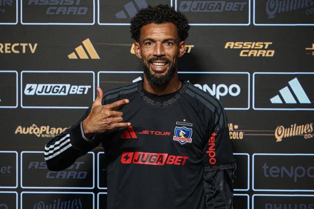 Colo-Colo officially presents Vozinha as New Goalkeeper SANTIAGO, CHILE - AUGUST 4: Cape Verdean goalkeeper Josimar Jose Evora Dias, Vozinha , reacts during his presentation as a new player for Colo-Colo of Chile at the Monumental Stadium in Santiago, Chile, on August 4, 2026. Lucas Aguayo Araos Anadolu Santiago Chile. Editorial use only. Please get in touch for any other usage.  Copyright: x2026xAnadoluxLucasxAguayoxAraosx