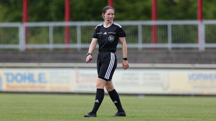 Schiedsrichterin Antonia Tucholski, 04.08.2026, Herzlake (Deutschland), Fussball, Testspiel Frauen, SV Werder Bremen - AZ Alkmaar *** Referee Antonia Tucholski, August 4, 2026, Herzlake, Germany, Soccer, Women s Friendly, SV Werder Bremen vs. AZ Alkmaar xobx