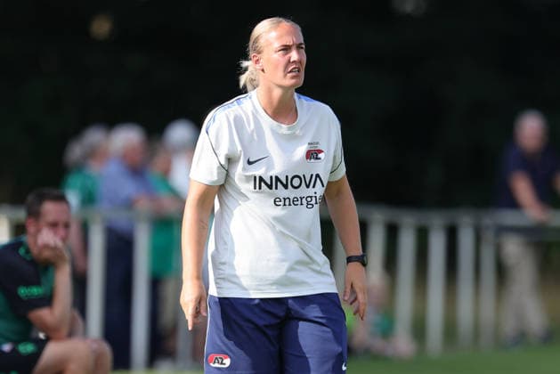 Stefanie van der Gragt (Co-Trainerin, AZ Alkmaar) Portrait, Nahaufnahme, Einzelfoto, Einzelbild, 04.08.2026, Herzlake (Deutschland), Fussball, Testspiel Frauen, SV Werder Bremen - AZ Alkmaar *** Stefanie van der Gragt, Assistant Coach, AZ Alkmaar Portrait, Close-up, Single Photo, Single Image, August 4, 2026, Herzlake, Germany, Soccer, Women s Friendly Match, SV Werder Bremen vs. AZ Alkmaar xobx
