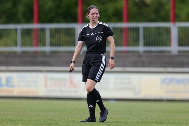 Schiedsrichterin Antonia Tucholski, 04.08.2026, Herzlake (Deutschland), Fussball, Testspiel Frauen, SV Werder Bremen - AZ Alkmaar *** Referee Antonia Tucholski, August 4, 2026, Herzlake, Germany, Soccer, Women s Friendly, SV Werder Bremen vs. AZ Alkmaar xobx