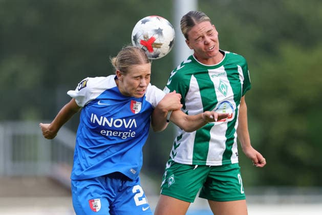 v.li.: Jasmijn van Uden (AZ Alkmaar, 21) und Juliane Wirtz (SV Werder Bremen, 28) im Kopfballduell, Kopfball, Zweikampf, Action, Aktion, Spielszene, 04.08.2026, Herzlake (Deutschland), Fussball, Testspiel Frauen, SV Werder Bremen - AZ Alkmaar *** From left: Jasmijn van Uden (AZ Alkmaar), 21, and Juliane Wirtz (SV Werder Bremen), 28, in a header duel; header, tackle, action, game scene, August 4, 2026, Herzlake, Germany, soccer, women’s friendly, SV Werder Bremen vs. AZ Alkmaar xobx