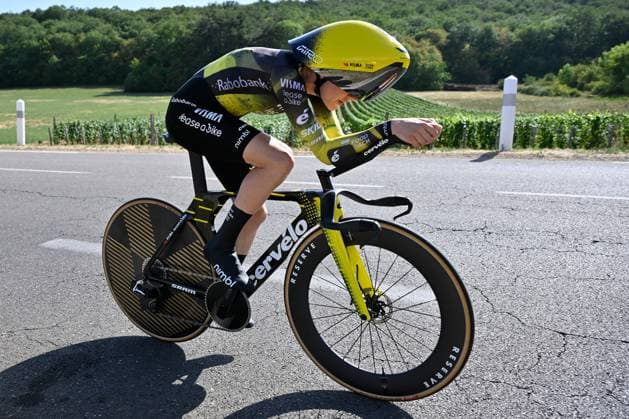 04.08.2026 --- Lacets de Marsannay, Frankreich --- Radsport --- Tour De France Femmes --- 4. Etappe Einzelzeitfahren von Gevrey-Chambertin nach Dijon --- --- Femke de Vries (Team Visma Lease a Bike) Tour De France Femmes stage 4 *** August 4, 2026, Lacets de Marsannay, France, Cycling, Tour de France Femmes, Stage 4, Individual Time Trial from Gevrey-Chambertin to Dijon, Femke de Vries, Team Visma Lease a Bike, Tour de France Femmes, Stage 4