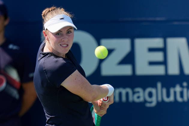 WTA, Tennis Damen Masters 1000 National Bank Open Toronto 2026 - Round of 64 - Day 4 Talia Gibson of Australia returns a backhand during the Women™s Singles round of 64 match against Maja ChwaliÅ ska of Poland on day 4 of the WTA Masters 1000 National Bank Open at Sobeys Stadium on August 4, 2026, in Toronto, Canada. (Photo by Leonardo Ramirez Eyepix Group) Copyright: xLeonardoxRamirezx xEyepixxGroupx LR_04082026_08068