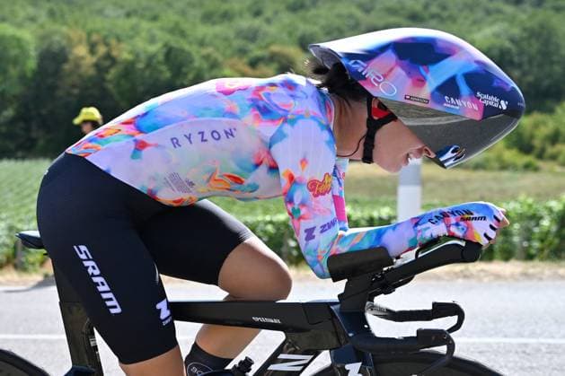 04.08.2026 --- Lacets de Marsannay, Frankreich --- Radsport --- Tour De France Femmes --- 4. Etappe Einzelzeitfahren von Gevrey-Chambertin nach Dijon --- --- Mischa Bredewold (SD Worx) Tour De France Femmes stage 4 *** August 4, 2026, Lacets de Marsannay, France, Cycling, Tour de France Femmes, Stage 4: Individual Time Trial from Gevrey-Chambertin to Dijon, Mischa Bredewold, SD Worx, Tour de France Femmes, Stage 4