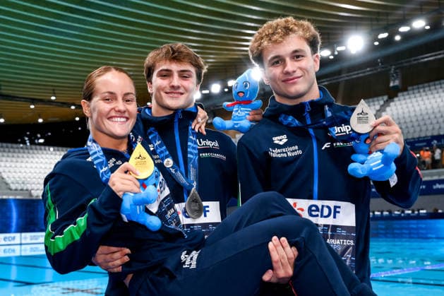Chiara Pellacani, Simone Conte, Raffaele Pelligra of Italy show the gold and the silver medals after competing in the diving 3m Springboard Women Final and in the 10m Platform Synchro Men Final during the European Aquatics Championships at the Olympic Aquatic Center in Paris (France), August 4, 2026. Andrea Staccioli