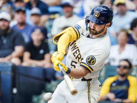 Milwaukee Brewers center fielder Garrett Mitchell hits a single in the first inning of the MLB, Baseball Herren, USA game between the Pittsburgh Pirates and the Milwaukee Brewers at American Family Field in Milwaukee, Wisconsin on Tuesday, August 4, 2026.  MIL20260804805 TANNENxMAURY