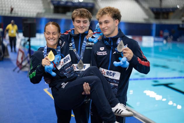 Women 3m springboard diving final European Aquatics Championships - Saint-Denis Men’s 10m platform synchro diving s silver medallists Italy s divers Simone Conte and Raffaele Pelligra pose with Women’s 3m springboard diving s gold medallist Italy s diver Chiara Pellacani after their medals ceremonies during the LEN European Aquatics Championships, at the Olympic Aquatics Centre in Saint-Denis, northeastern suburbs of Paris, on August 4, 2026. Photo by Raphael Lafargue ABACAPRESS.COM Saint-Denis France  Copyright: xLafarguexRaphael ABACAx