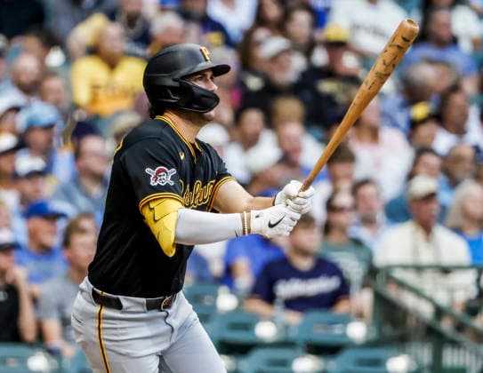 Pittsburgh Pirates shortstop Jacob Gonzalez hits a home run on the third inning of the MLB, Baseball Herren, USA game between the Pittsburgh Pirates and the Milwaukee Brewers at American Family Field in Milwaukee, Wisconsin on Tuesday, August 4, 2026.  MIL20260804807 TANNENxMAURY