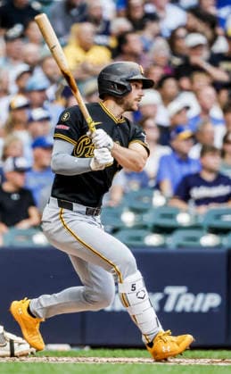 Pittsburgh Pirates designated hitter Brandon Lowe hits a single in the third inning of the MLB, Baseball Herren, USA game between the Pittsburgh Pirates and the Milwaukee Brewers at American Family Field in Milwaukee, Wisconsin on Tuesday, August 4, 2026.  MIL20260804810 TANNENxMAURY