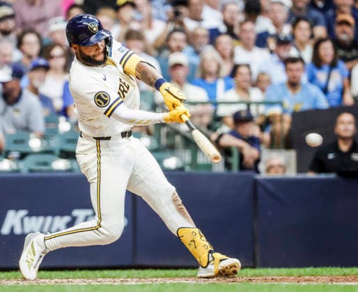 Milwaukee Brewers left fielder Jackson Chourio hits an RBI single in the fourth inning of the MLB, Baseball Herren, USA game between the Pittsburgh Pirates and the Milwaukee Brewers at American Family Field in Milwaukee, Wisconsin on Tuesday, August 4, 2026.  MIL20260804819 TANNENxMAURY