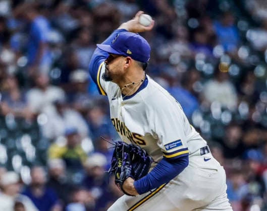 Milwaukee Brewers relief pitcher Antonio Senzatela throws in the seventh inning of the MLB, Baseball Herren, USA game between the Pittsburgh Pirates and the Milwaukee Brewers at American Family Field in Milwaukee, Wisconsin on Tuesday, August 4, 2026.  MIL20260804828 TANNENxMAURY