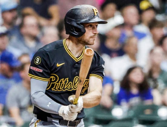 Pittsburgh Pirates designated hitter Brandon Lowe hits a single in the eighth inning of the MLB, Baseball Herren, USA game between the Pittsburgh Pirates and the Milwaukee Brewers at American Family Field in Milwaukee, Wisconsin on Tuesday, August 4, 2026. The Brewers defeated the Pirates 4-2.  MIL20260804832 TANNENxMAURY