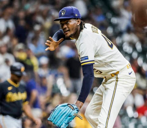 Milwaukee Brewers relief pitcher Abner Uribe reacts after striking out Pittsburgh Pirates right fielder Esmerlyn Valdez in the eighth inning of the MLB, Baseball Herren, USA game between the Pittsburgh Pirates and the Milwaukee Brewers at American Family Field in Milwaukee, Wisconsin on Tuesday, August 4, 2026. The Brewers defeated the Pirates 4-2.  MIL20260804833 TANNENxMAURY