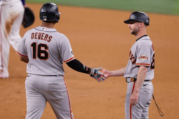 August 4, 2026, Arlington, Texas, USA: San Francisco Giants first baseman RAFAEL DEVERS (16) hits a single in a baseball game, Tuesday, Aug. 4, 2026, in Arlington, Texas. Arlington USA - ZUMAa325 20260804_zsa_a325_010 Copyright: xDavidxBalleringxIix