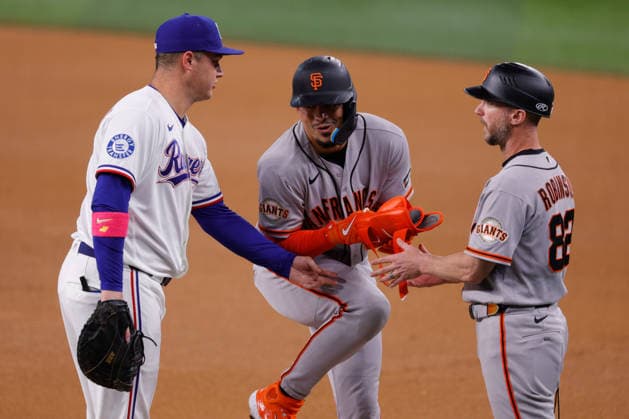 August 4, 2026, Arlington, Texas, USA: Texas Rangers first baseman JOC PEDERSON (3) and San Francisco Giants shortstop WILLY ADAMES (2) in a baseball game, Tuesday, Aug. 4, 2026, in Arlington, Texas. MLB, Baseball Herren, USA 2026 - Giants4:5Rangers  - ZUMAa325 20260804_zsa_a325_035 Copyright: xDavidxBalleringxIix