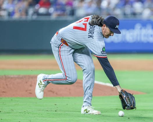 AUG 04, 2026: Minnesota Twins relief pitcher Kody Funderburk (57) fields a bunt in the 6th inning against the Kansas City Royals at Kauffman Stadium Kansas City, MO. CSM MLB, Baseball Herren, USA 2026: Twins Vs Royals August 4th  - ZUMAc04_ 20260804_zma_c04_004 Copyright: xRomanxPunox
