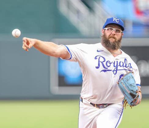 AUG 04, 2026: Kansas City Royals relief pitcher Randy Dobnak (62) warms up before the game at Kauffman Stadium Kansas City, MO. CSM MLB, Baseball Herren, USA 2026: Twins Vs Royals August 4th  - ZUMAc04_ 20260804_zma_c04_041 Copyright: xRomanxPunox