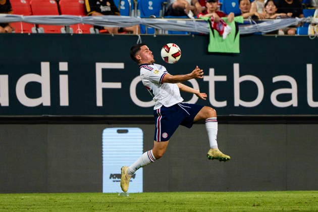 August 4, 2026, Seogwipo, Jeju, South Korea: FC Bayern Munich midfielder FELIPE CHAVEZ (30) receives the ball in an exhibition match between BundesligaÃ¢â‚¬â ¢s FC Bayern Munich and K League 1Ã¢â‚¬â ¢s Jeju SK FC, during the Audi Football Summit 2026 on Tuesday, Aug. 4, 2026 at the Jeju World Cup Stadium in Seogwipo, South Korea. FC Bayern Munich 2:1 Jeju SK FC Exhibition  - ZUMAh163 20260804_znp_h163_021 Copyright: xJintakxHanx