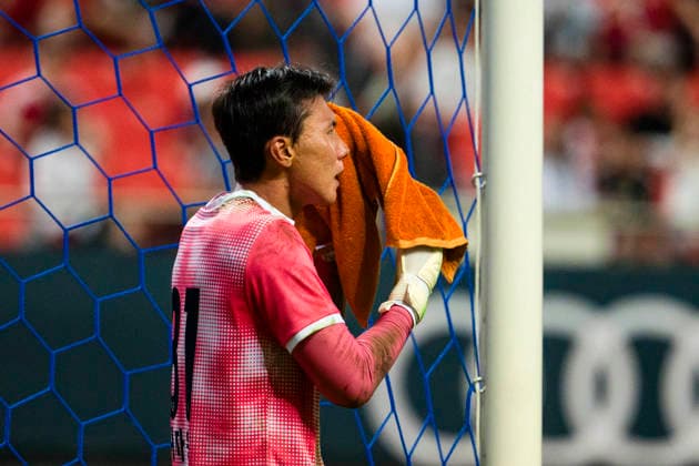 August 4, 2026, Seogwipo, Jeju, South Korea: Jeju SK FC goalkeeper HEO JAWOONG (81) wipes his face with a towel after allowing a goal against FC Bayern Munich forward Bastian Assomo in an exhibition match between BundesligaÃ¢â‚¬â ¢s FC Bayern Munich and K League 1Ã¢â‚¬â ¢s Jeju SK FC, during the Audi Football Summit 2026 on Tuesday, Aug. 4, 2026 at the Jeju World Cup Stadium in Seogwipo, South Korea. Seogwipo South Korea - ZUMAh163 20260804_znp_h163_032 Copyright: xJintakxHanx