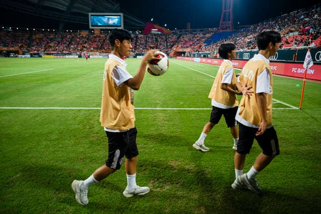 August 4, 2026, Seogwipo, Jeju, South Korea: Ball boys walk around the pitch in an exhibition match between BundesligaÃ¢â‚¬â ¢s FC Bayern Munich and K League 1Ã¢â‚¬â ¢s Jeju SK FC, during the Audi Football Summit 2026 on Tuesday, Aug. 4, 2026 at the Jeju World Cup Stadium in Seogwipo, South Korea. Seogwipo South Korea - ZUMAh163 20260804_znp_h163_040 Copyright: xJintakxHanx