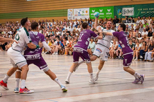 04.08.2026, xovx, Handball Lindencup, HSG Wetzlar - TV Hüttenberg v.l. Josip Simic (HSG Wetzlar), Leif Haack (TV Hüttenberg), David Kuntscher (TV Hüttenberg), Dominik Mappes (HSG Wetzlar), Hendrik Schreiber (TV Hüttenberg) Linden Stadthalle Hessen Deutschland (DE) *** August 4, 2026, xovx, Lindencup Handball, HSG Wetzlar vs. TV Hüttenberg: Josip Simic (HSG Wetzlar), Leif Haack (TV Hüttenberg), David Kuntscher (TV Hüttenberg), Dominik Mappes (HSG Wetzlar), Hendrik Schreiber (TV Hüttenberg); Linden Stadthalle, Hesse, Germany, DE