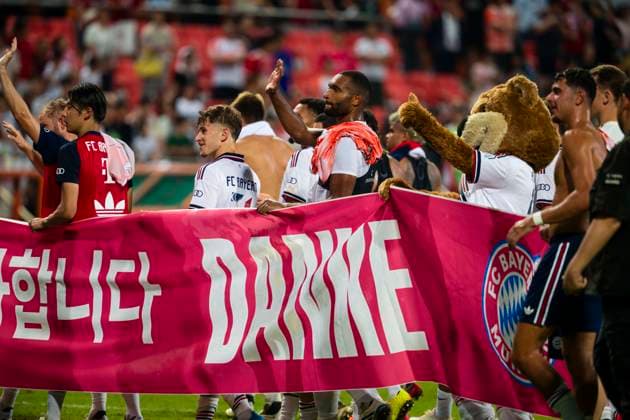 August 4, 2026, Seogwipo, Jeju, South Korea: FC Bayern Munich players thank the crowd after an exhibition match between BundesligaÃ¢â‚¬â ¢s FC Bayern Munich and K League 1Ã¢â‚¬â ¢s Jeju SK FC, during the Audi Football Summit 2026 on Tuesday, Aug. 4, 2026 at the Jeju World Cup Stadium in Seogwipo, South Korea. Seogwipo South Korea - ZUMAh163 20260804_znp_h163_063 Copyright: xJintakxHanx