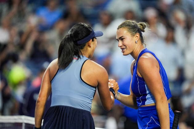 WTA, Tennis Damen Masters 1000 National Bank Open Toronto 2026 - Round of 64 - Day 4 Aryna Sabalenka of Belarus and Moyuka Uchijima of Japan shake hands at the net following their Women™s Singles round of 64 match against Moyuka Uchijima of Japan on day 4 of the WTA Masters 1000 National Bank Open at Sobeys Stadium on August 4, 2026, in Toronto, Canada. (Photo by Leonardo Ramirez Eyepix Group) Copyright: xLeonardoxRamirezx xEyepixxGroupx LR_04082026_08347