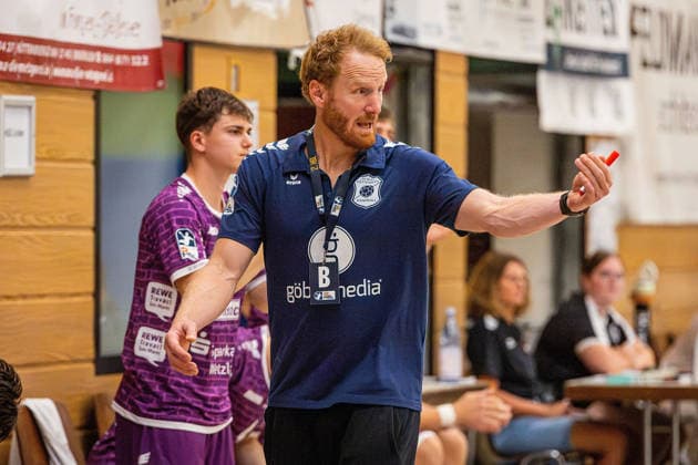 04.08.2026, xovx, Handball Lindencup, HSG Wetzlar - TV Hüttenberg Trainer Stefan Kneer (TV Hüttenberg). Linden Stadthalle Hessen Deutschland (DE) *** August 4, 2026, xovx, Lindencup Handball Tournament, HSG Wetzlar vs. TV Hüttenberg, Coach Stefan Kneer, TV Hüttenberg, Linden City Hall, Hesse, Germany, DE