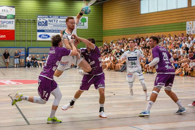 04.08.2026, xovx, Handball Lindencup, HSG Wetzlar - TV Hüttenberg v.l. David Sehnke (TV Hüttenberg), Tomas Piroch (HSG Wetzlar), Torsten Anselm (TV Hüttenberg), Paul Kompenhans (HSG Wetzlar), Leif Haack (TV Hüttenberg) Linden Stadthalle Hessen Deutschland (DE) *** August 4, 2026, xovx, Lindencup Handball, HSG Wetzlar vs. TV Hüttenberg: David Sehnke (TV Hüttenberg), Tomas Piroch (HSG Wetzlar), Torsten Anselm (TV Hüttenberg), Paul Kompenhans (HSG Wetzlar), Leif Haack (TV Hüttenberg); Linden Stadthalle, Hesse, Germany, DE