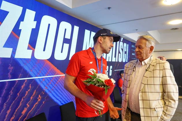 WARSZAWA 05.08.2026 POWROT REPREZENTACJI POLSKI SIATKARZY - ZLOTYCH MEDALISTOW LIGI NARODOW--- RETURN OF THE POLISH VOLLEYBALL TEAM - VNL GOLD MEDALIST TO WARSAW MARCIN KOMENDA ANDRZEJ LEMEK FOT. ANNA KLEPACZKO FOTOPYK NEWSPIX.PL --- newspix.pl POLAND OUT! 