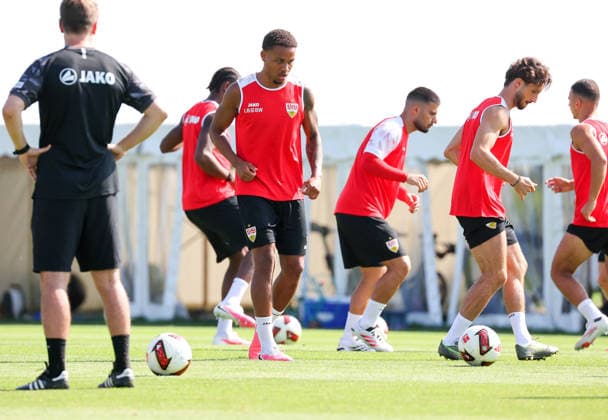 05.08.2026, Deutschland, Grassau, Fußball Bundesliga, Saison 2026 2027, Trainingslager VfB Stuttgart, Nikolas Nartey *** August 5, 2026, Germany, Grassau, Bundesliga, 2026–2027 season, VfB Stuttgart training camp, Nikolas Nartey