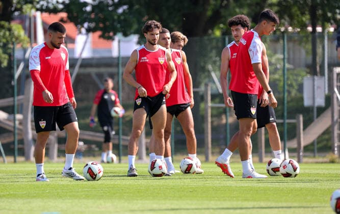 05.08.2026, Deutschland, Grassau, Fußball Bundesliga, Saison 2026 2027, Trainingslager VfB Stuttgart, Leonidas Stergiou *** August 5, 2026, Germany, Grassau, Bundesliga, 2026–2027 Season, VfB Stuttgart Training Camp, Leonidas Stergiou
