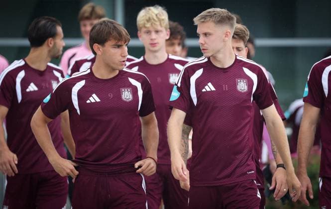 Anderlecht s Mihajlo Cvetkovic and Anderlecht s Oliver Antman arrive for a training session of Belgian first division soccer team RSC Anderlecht, on Wednesday 05 August 2026 in Anderlecht, in preparation of their upcoming game against Greek PAOK, in the third qualifying round of the UEFA Europa League. VIRGINIExLEFOUR  x182778461x