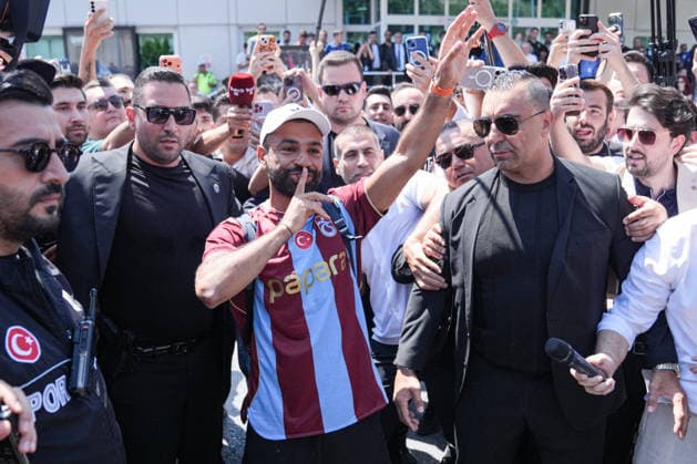 Egyptian football star Mohamed Salah arrives in Istanbul ISTANBUL, TURKIYE – AUGUST 5: Egyptian footballer Mohamed Salah, who has begun transfer talks with Trabzonspor, arrives in Istanbul, Turkiye, on August 5, 2026. The 34-year-old player arrived by private jet at Ataturk Airport General Aviation Terminal from the Greek island of Mykonos, where he had been on vacation, and was welcomed by Trabzonspor supporters. Cemal Yurttas Anadolu Istanbul Turkey. Editorial use only. Please get in touch for any other usage.  Copyright: x2026xAnadoluxCemalxYurttasx