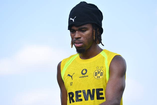 Fußball 1. Bundesliga Training Borussia Dortmund am 05.08.2026 auf dem Trainingsgelände Hohenbuschei in Dortmund Carney Chukwuemeka ( Dortmund ) bricht das Training ab *** Soccer: Bundesliga 1 – Borussia Dortmund Training on August 5, 2026, at the Hohenbuschei Training Facility in Dortmund; Carney Chukwuemeka; Dortmund cuts training short xRx