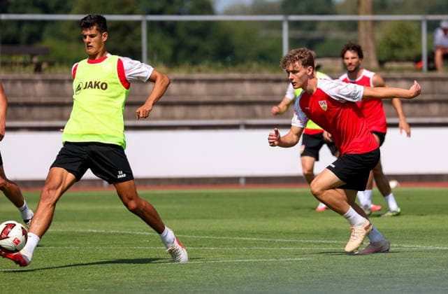 05.08.2026, Deutschland, Grassau, Fußball Bundesliga, Saison 2026 2027, Trainingslager VfB Stuttgart, v.l. Chema, Yanik Spalt *** August 5, 2026, Germany, Grassau, Bundesliga, 2026–2027 season, VfB Stuttgart training camp, from left: Chema, Yanik Spalt