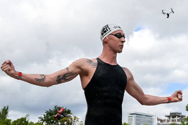 Florian Wellbrock of Germany celebrates after winning the gold medal in the open water swimming 5km Men Final during the European Aquatics Championships at the River Seine in Paris (France), August 5, 2026. Giorgio Scala DBM - Deepbluemedia Insidefoto