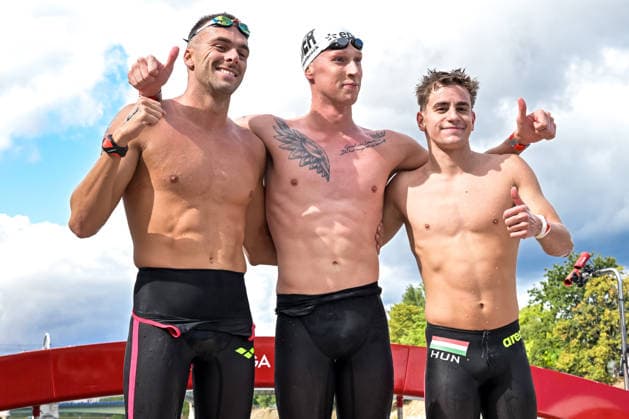 Gregorio Paltrinieri of Italy, bronze, Florian Wellbrock of Germany, gold, David Betlehem of Hungary, silver celebrate after the open water swimming 5km Men Final during the European Aquatics Championships at the River Seine in Paris (France), August 5, 2026. Giorgio Scala DBM - Deepbluemedia Insidefoto