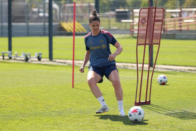 Sarah Zadrazil (FC Bayern Muenchen, 25) mit Ball, GER, FC Bayern Muenchen Frauen Training, Fussball, Google Pixel Frauen-Bundesliga, Saison 2026 2027, 05.08.2026, GER, FC Bayern Muenchen Frauen Training, Fussball, Google Pixel Frauen-Bundesliga, Saison 2026 2027, 05.08.2026 Muenchen *** Sarah Zadrazil, FC Bayern Munich, age 25, with the ball, GER, FC Bayern Munich Women s Training, Soccer, Google Pixel Women s Bundesliga, 2026–2027 Season, August 5, 2026, GER, FC Bayern Munich Women’s Training, Soccer, Google Pixel Women’s Bundesliga, 2026–2027 Season, August 5, 2026, Munich Copyright: xEibner-Pressefoto JennixMaulx EP_JML