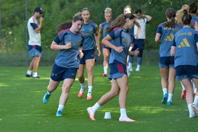 05.08.2026, München, Deutschland. Google Pixel Frauen-Bundesliga: Die FC Bayern Frauen absolvieren auf dem FC Bayern Campus eine Trainingseinheit zur Vorbereitung auf das Testspiel gegen Paris FC. Bernadette Amani (FC Bayern Frauen) *** August 5, 2026, Munich, Germany Google Pixel Women s Bundesliga The FC Bayern Women s team holds a training session at the FC Bayern Campus in preparation for their friendly match against Paris FC Bernadette Amani FC Bayern Women s Team