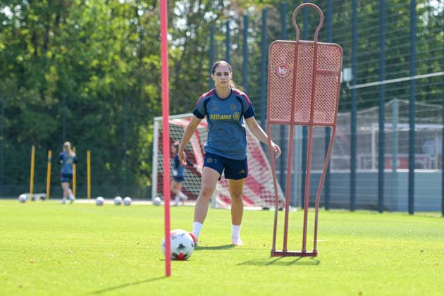 05.08.2026, München, Deutschland. Google Pixel Frauen-Bundesliga: Die FC Bayern Frauen absolvieren auf dem FC Bayern Campus eine Trainingseinheit zur Vorbereitung auf das Testspiel gegen Paris FC. Kassandra Potsi (FC Bayern Frauen) *** August 5, 2026, Munich, Germany Google Pixel Women s Bundesliga The FC Bayern Women s team holds a training session at the FC Bayern Campus in preparation for their friendly match against Paris FC Kassandra Potsi FC Bayern Women s Team