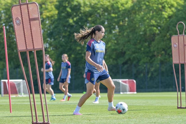 05.08.2026, München, Deutschland. Google Pixel Frauen-Bundesliga: Die FC Bayern Frauen absolvieren auf dem FC Bayern Campus eine Trainingseinheit zur Vorbereitung auf das Testspiel gegen Paris FC. Kassandra Potsi (FC Bayern Frauen) *** August 5, 2026, Munich, Germany Google Pixel Women s Bundesliga The FC Bayern Women s team holds a training session at the FC Bayern Campus in preparation for their friendly match against Paris FC Kassandra Potsi FC Bayern Women