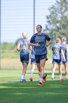 05.08.2026, München, Deutschland. Google Pixel Frauen-Bundesliga: Die FC Bayern Frauen absolvieren auf dem FC Bayern Campus eine Trainingseinheit zur Vorbereitung auf das Testspiel gegen Paris FC. Klara Bühl (FC Bayern Frauen) *** August 5, 2026, Munich, Germany Google Pixel Women s Bundesliga The FC Bayern Women s team holds a training session at the FC Bayern Campus in preparation for their friendly match against Paris FC Klara Bühl FC Bayern Women s team