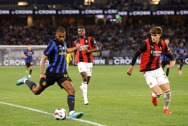 SOCCER AC MILAN INTER, Andy Diouf of Inter Milan crosses the ball during the AC Milan vs Inter Milan soccer exhibition match at Optus Stadium in Perth, Wednesday, August 5, 2026. ( NO ARCHIVING PERTH WESTERN AUSTRALIA AUSTRALIA  Copyright: xRICHARDxWAINWRIGHTx 20260805185184053998
