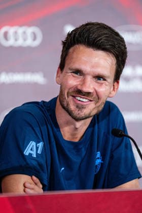 SOCCER - UEFA EL, RBS vs Pafos SALZBURG,AUSTRIA,05.AUG.26 - SOCCER - UEFA Europa League, qualification, Red Bull Salzburg vs Pafos FC, preview, press conference, PK, Pressekonferenz RBS. Image shows head coach Danny Roehl (RBS).  GEPAxpictures xJulioxArellano
