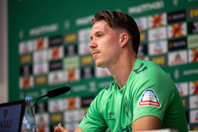 05.08.2026, GER, Fußball, Herren, 1. Bundesliga, Saison 2026 2027, Spielervorstellung, SV Werder Bremen Cedric Itten ( Werder Bremen, 26 ) wird im Rahmen einer Pressekonferenz vorgestellt, Zell am Ziller Parkstadion Tirol Österreich *** August 5, 2026, Germany, Soccer, Men s, Bundesliga 1, 2026–2027 Season, Player Introduction, SV Werder Bremen s Cedric Itten, 26, is introduced at a press conference at the Zell am Ziller Parkstadion in Tyrol, Austria Copyright: xNordphotox xMaasx