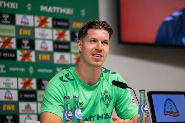 05.08.2026, GER, Fußball, Herren, 1. Bundesliga, Saison 2026 2027, Spielervorstellung, SV Werder Bremen Cedric Itten ( Werder Bremen, 26 ) wird im Rahmen einer Pressekonferenz vorgestellt, Zell am Ziller Parkstadion Tirol Österreich *** August 5, 2026, Germany, Soccer, Men s, Bundesliga 1, 2026–2027 Season, Player Introduction, SV Werder Bremen s Cedric Itten, 26, is introduced at a press conference at the Zell am Ziller Parkstadion in Tyrol, Austria Copyright: xNordphotox xMaasx