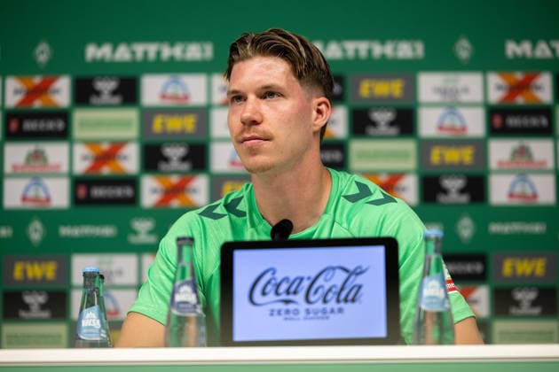 05.08.2026, GER, Fußball, Herren, 1. Bundesliga, Saison 2026 2027, Spielervorstellung, SV Werder Bremen Cedric Itten ( Werder Bremen, 26 ) wird im Rahmen einer Pressekonferenz vorgestellt, Zell am Ziller Parkstadion Tirol Österreich *** August 5, 2026, Germany, Soccer, Men s, Bundesliga 1, 2026–2027 Season, Player Introduction, SV Werder Bremen s Cedric Itten, 26, is introduced at a press conference at the Zell am Ziller Parkstadion in Tyrol, Austria Copyright: xNordphotox xMaasx