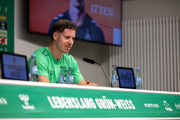 05.08.2026, GER, Fußball, Herren, 1. Bundesliga, Saison 2026 2027, Spielervorstellung, SV Werder Bremen Cedric Itten ( Werder Bremen, 26 ) wird im Rahmen einer Pressekonferenz vorgestellt, Zell am Ziller Parkstadion Tirol Österreich *** August 5, 2026, Germany, Soccer, Men s, Bundesliga 1, 2026–2027 Season, Player Introduction, SV Werder Bremen s Cedric Itten, 26, is introduced at a press conference at the Zell am Ziller Parkstadion in Tyrol, Austria Copyright: xNordphotox xMaasx